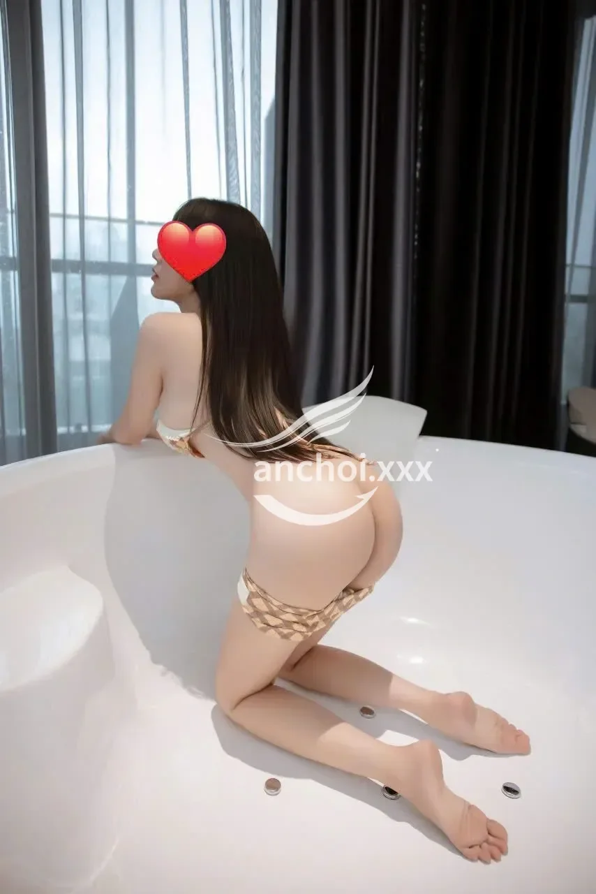 GÁI XINH BÉ SAM_ KHUÔN MẶT ẤN TƯỢNG_DA TRẮNG CHÂN DÀI_LÀM TÌNH MAX PHÊ
