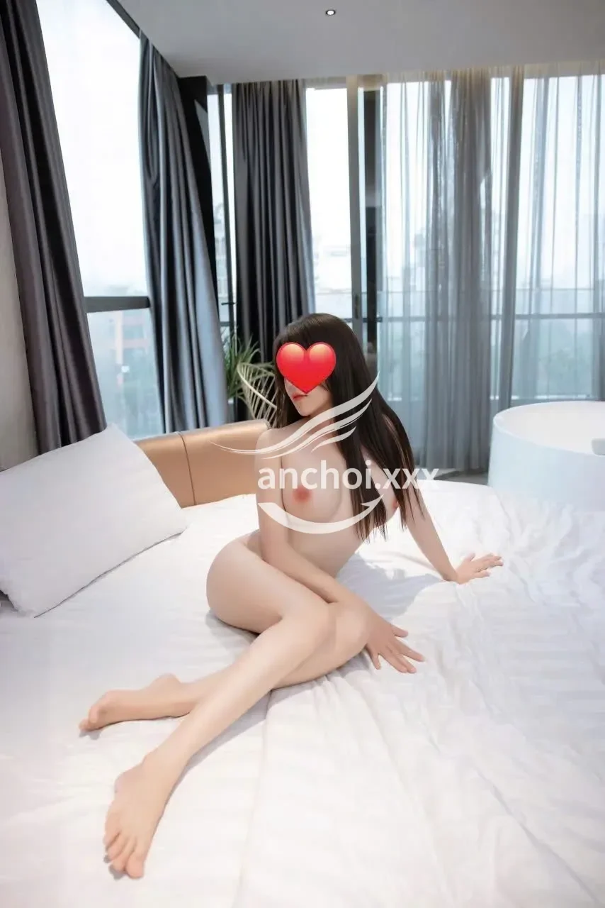 GÁI XINH BÉ SAM_ KHUÔN MẶT ẤN TƯỢNG_DA TRẮNG CHÂN DÀI_LÀM TÌNH MAX PHÊ