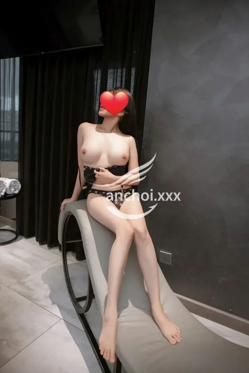 GÁI XINH BÉ SAM_ KHUÔN MẶT ẤN TƯỢNG_DA TRẮNG CHÂN DÀI_LÀM TÌNH MAX PHÊ