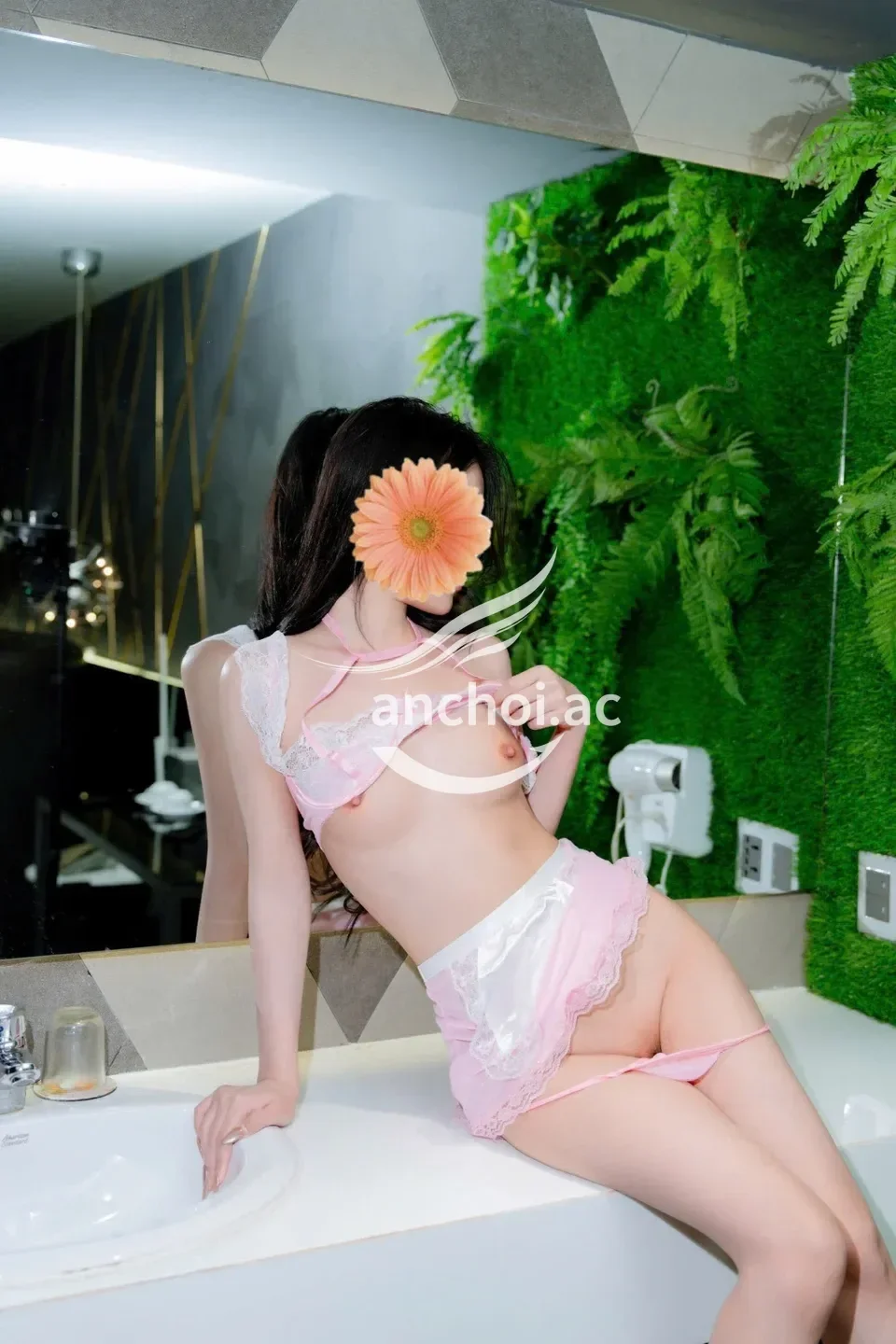 ANNA - BÉ ĐIỆU XINH XẮN DỄ THƯƠNG, CHIỀU KHÁCH