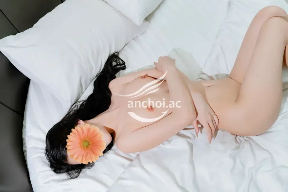 ANNA - BÉ ĐIỆU XINH XẮN DỄ THƯƠNG, CHIỀU KHÁCH