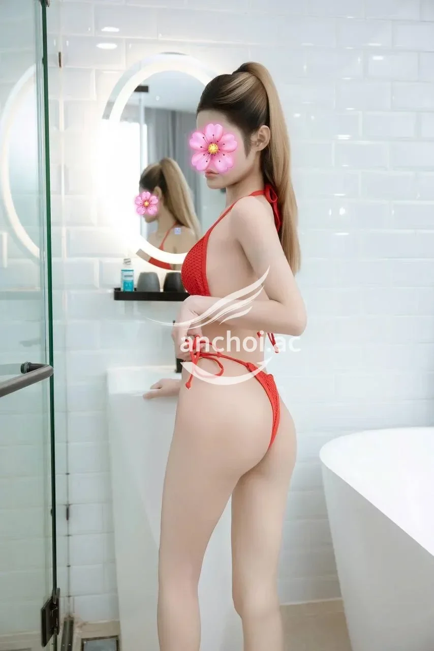 Bé Tây Ngoan Ngoãn Nhiệt Tình 