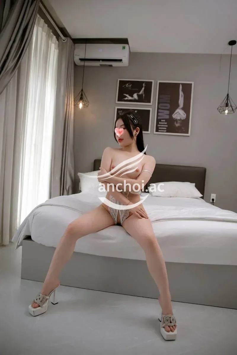 Linh Chi - Thiên Thần 2K2 Xinh Vô Đối, Trắng Trẻo Body Chảy Sữa[107]