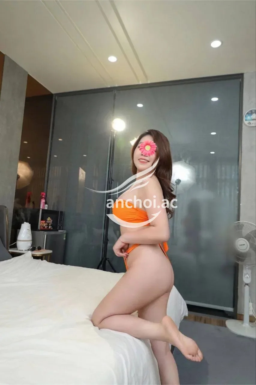 Mia- Em gái Vú to, Bướm múp Bao phê