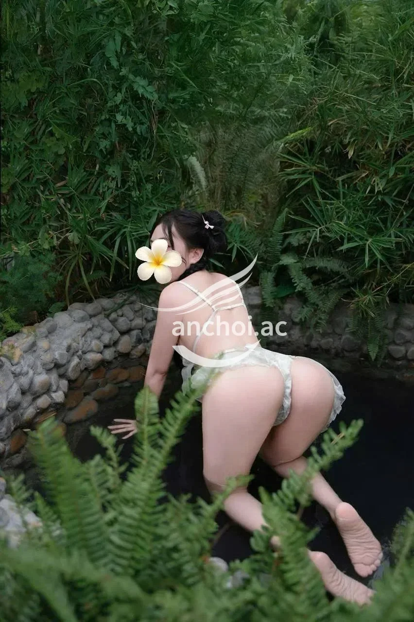 Quỳnh Trang_ Gái xinh chiều khách, body gợi cảm 