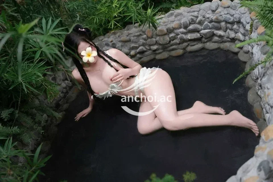 Quỳnh Trang_ Gái xinh chiều khách, body gợi cảm 