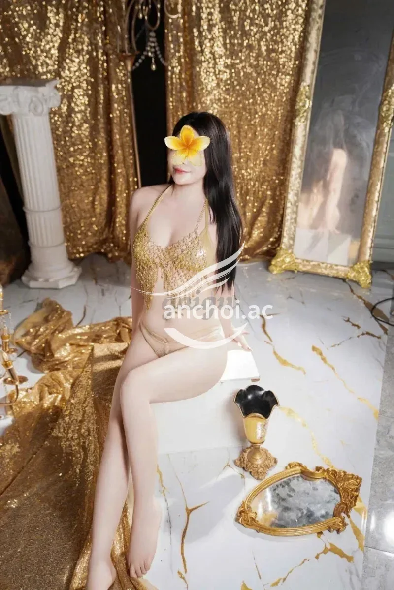 Linh Nhi:Thiếu nữ Sexy - Dáng xinh Ngực đẹp ,da trắng cực xinh