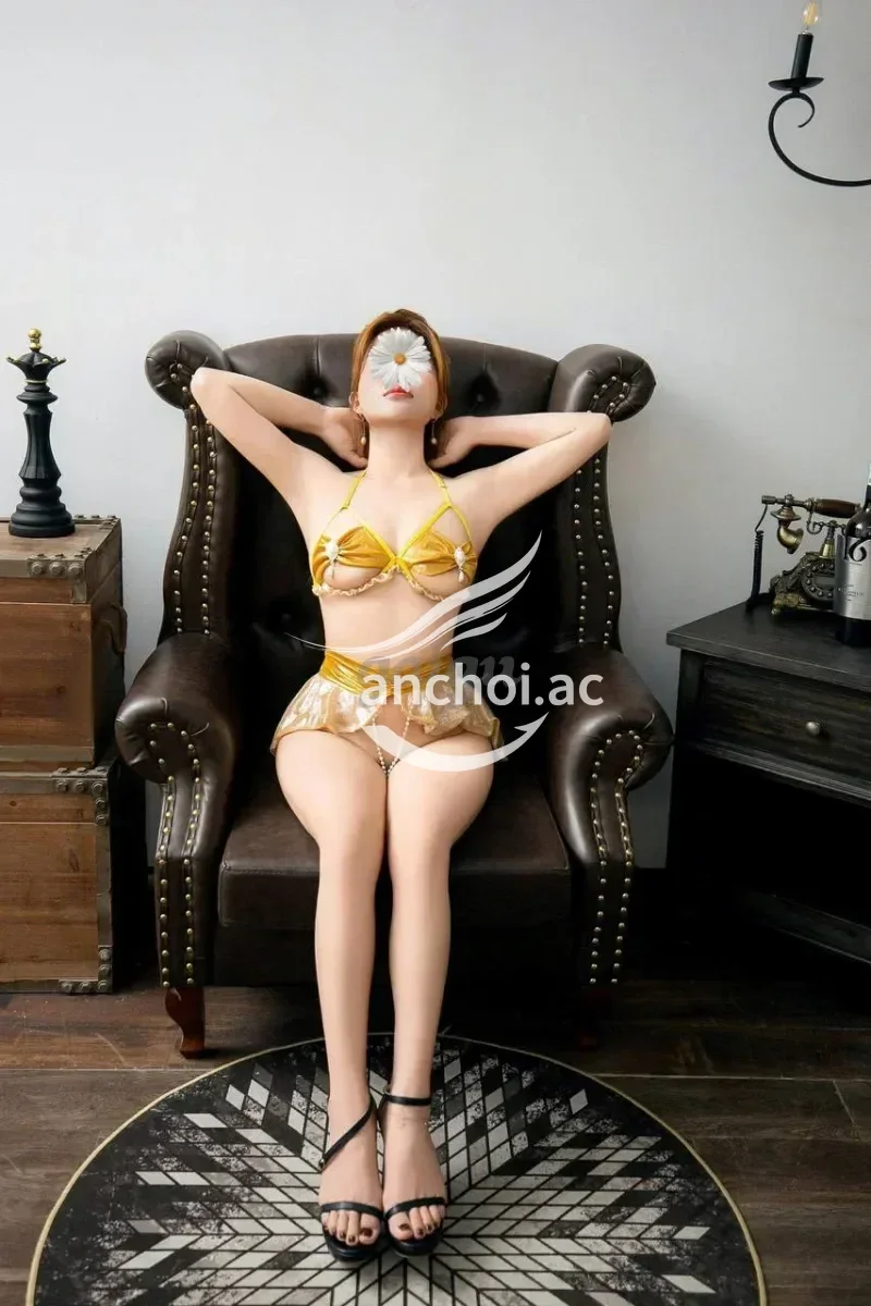Ngọc Hân - em gái sexxy gợi tình , gặp em là mê phê quên lối về