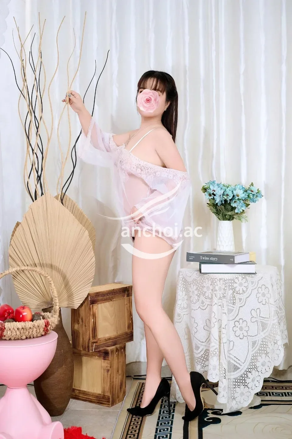Minh Anh- Dâm đãng, chiều khách. Thân hình đầy đặn