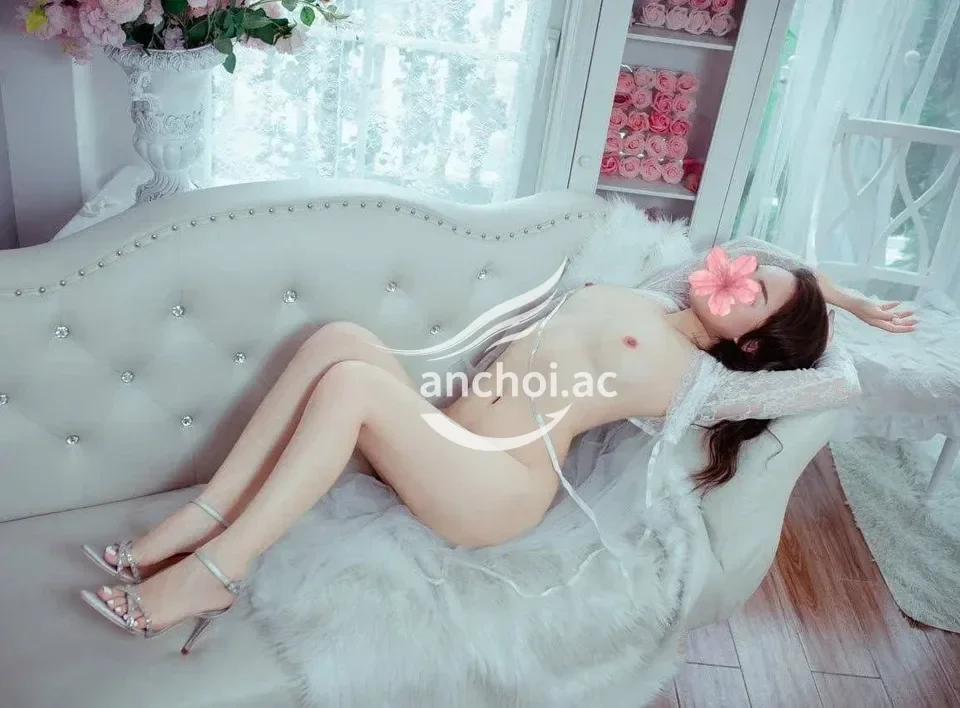 Nami - Em gái Loli Dễ Thương Mông To
