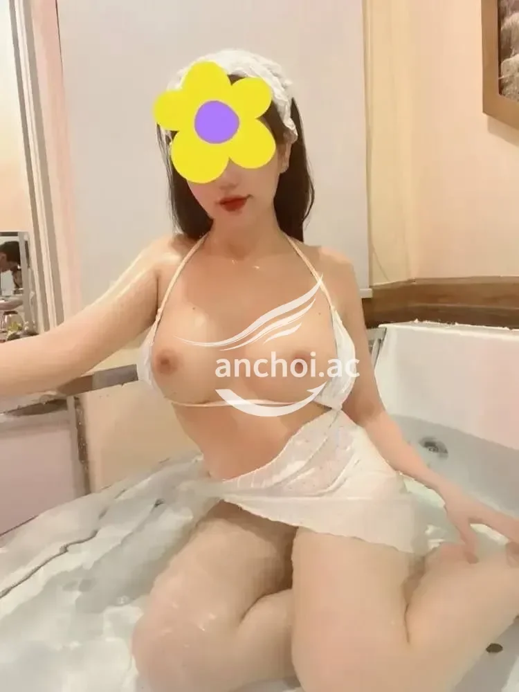 Bé Linh Đan mặt đẹp vú to xinh 