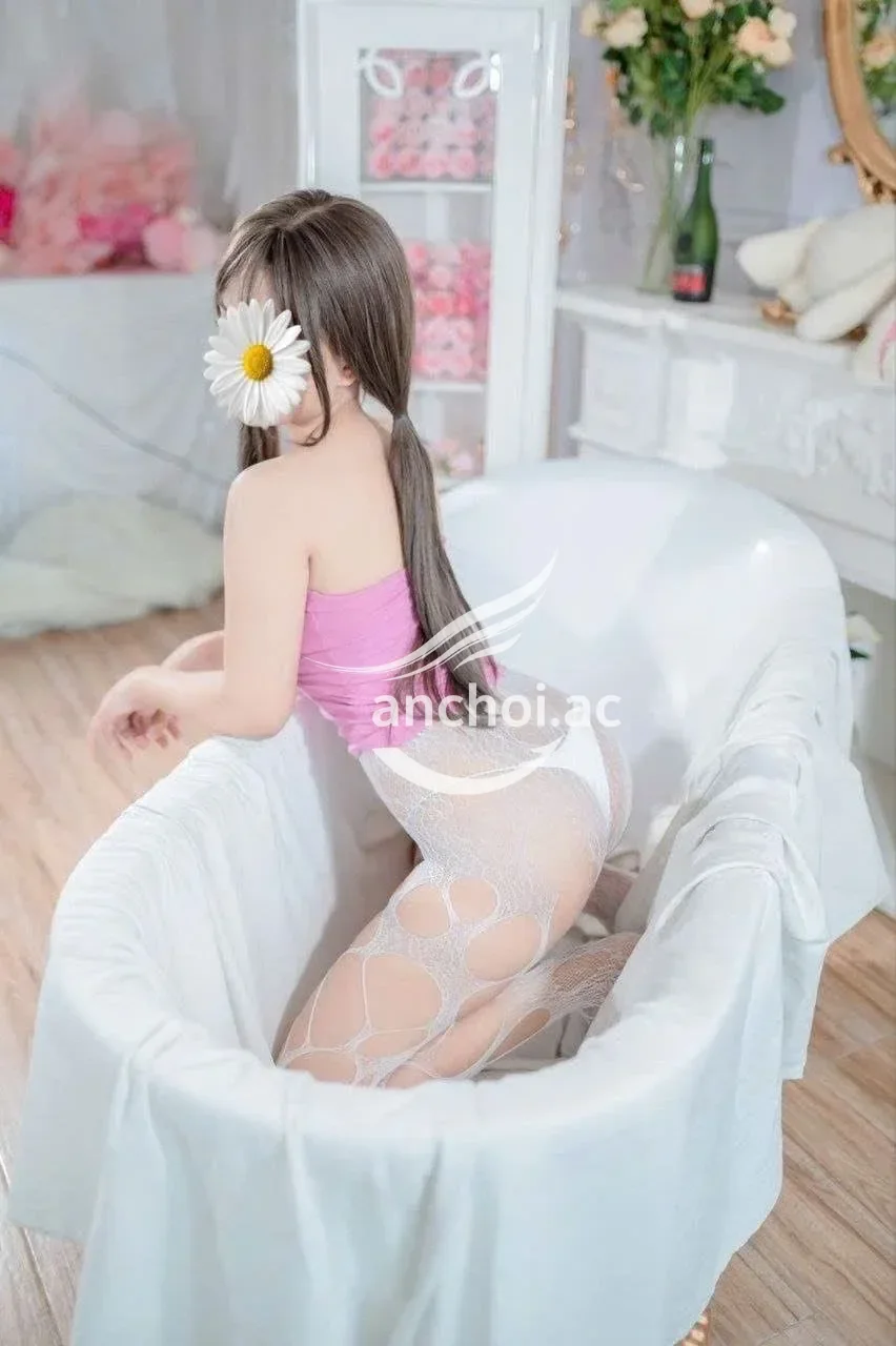 ÁI MY - EM GÁI NHỎ NHẮN XINH XẮN ĐÁNG YÊU