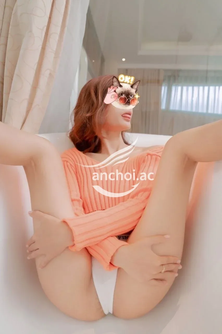 NGỌC HUYỀN - CÔ NÀNG TÓC NGẮN PHỤC VỤ NHƯ NGƯỜI TÌNH