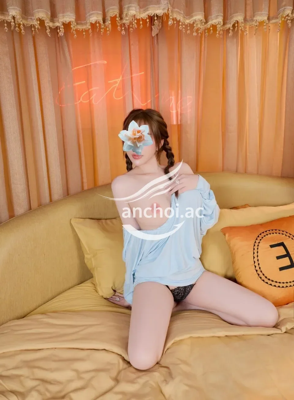 LY LY - GÁI DÂM MÔNG TO VÚ BỰ CHIỀU KHÁCH