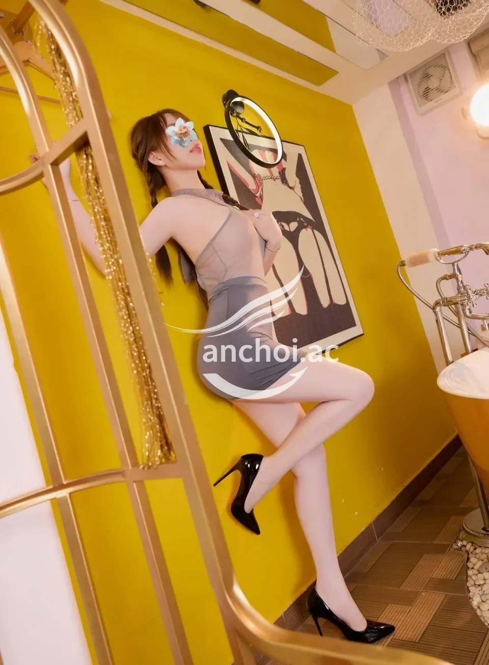 LY LY - GÁI DÂM MÔNG TO VÚ BỰ CHIỀU KHÁCH