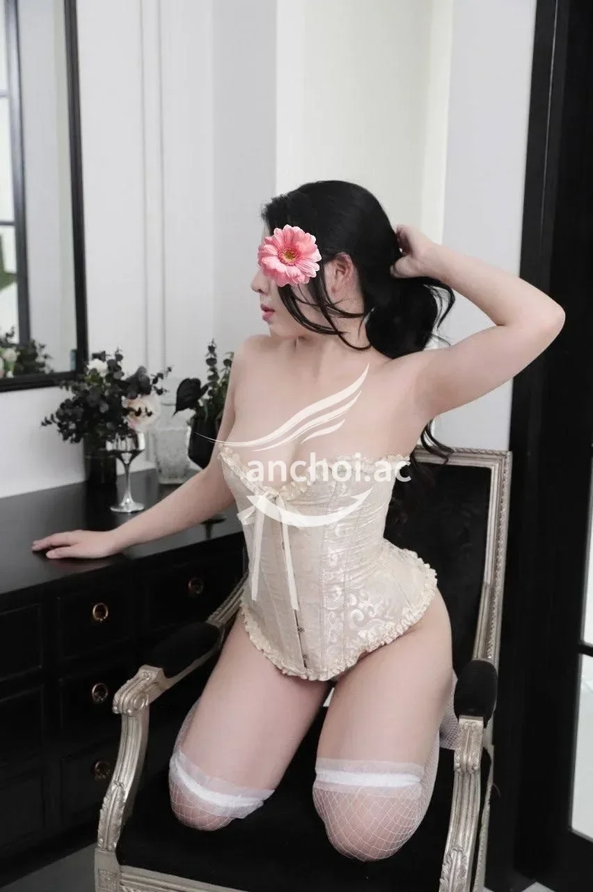 KHÁNH NHI DÂM NỮ MẶT XINH THÂN HÌNH GỢI DỤC LÀM TÌNH CHUYÊN NGHIỆP