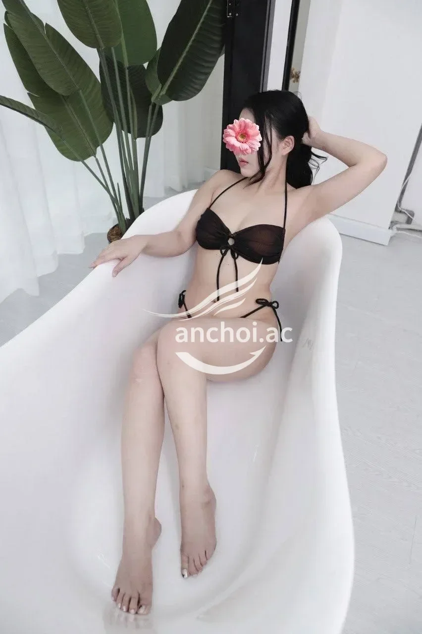 KHÁNH NHI DÂM NỮ MẶT XINH THÂN HÌNH GỢI DỤC LÀM TÌNH CHUYÊN NGHIỆP